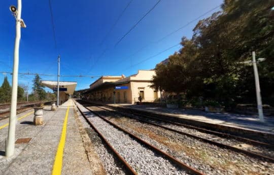 Travel to Enna Station with the SAIS Autolinee buses. Among the oldest railways in Sicily, at the center of the island's history