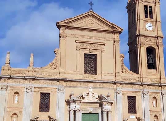 Travel to Termini Imerese with SAIS Autolinee buses. The sea and the mountains, between the archaeological site of Himera and the Mediterranean