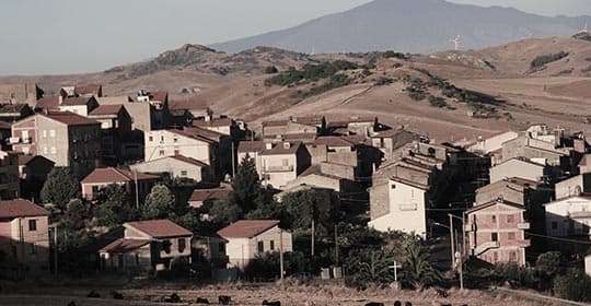 Viaggia per Villadoro con gli Autobus SAIS Autolinee. Villaggio e frazione del comune di Nicosia, tra agricoltura e allevamento
